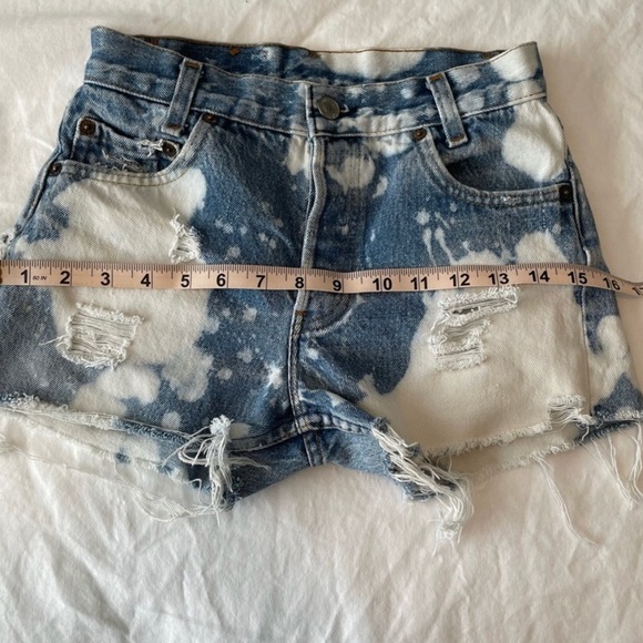 Levi’s bleach dye raw edge high waisted jean shorts - Picture 7 of 8